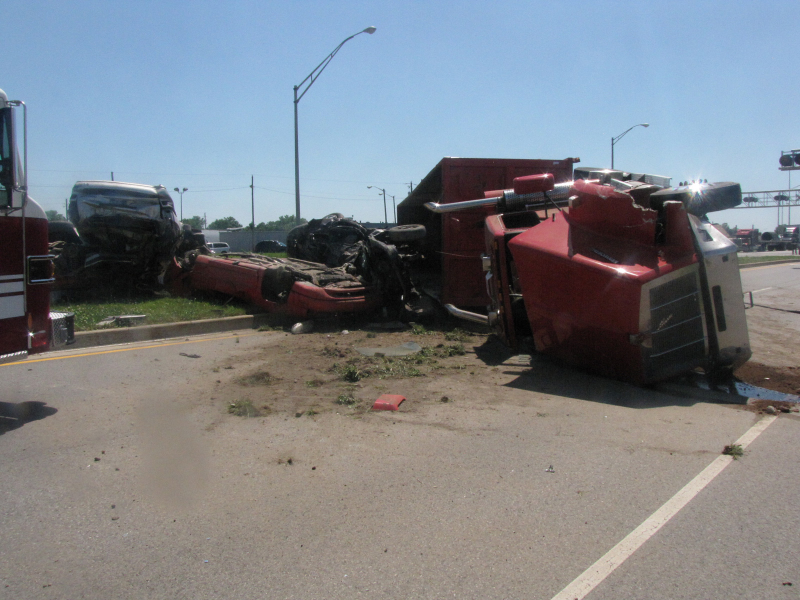 Illustration for article titled How did no one die in this horrific crash?